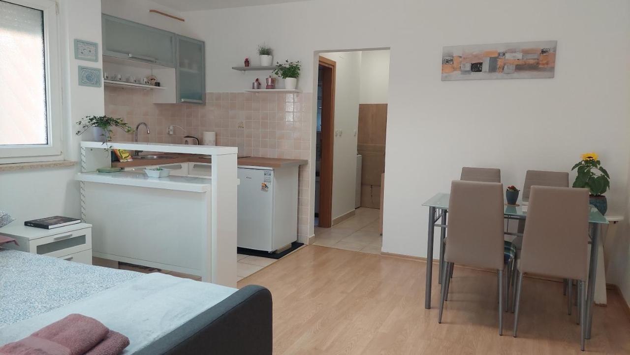 Studio 7Even Ground Floor Pula Buitenkant foto